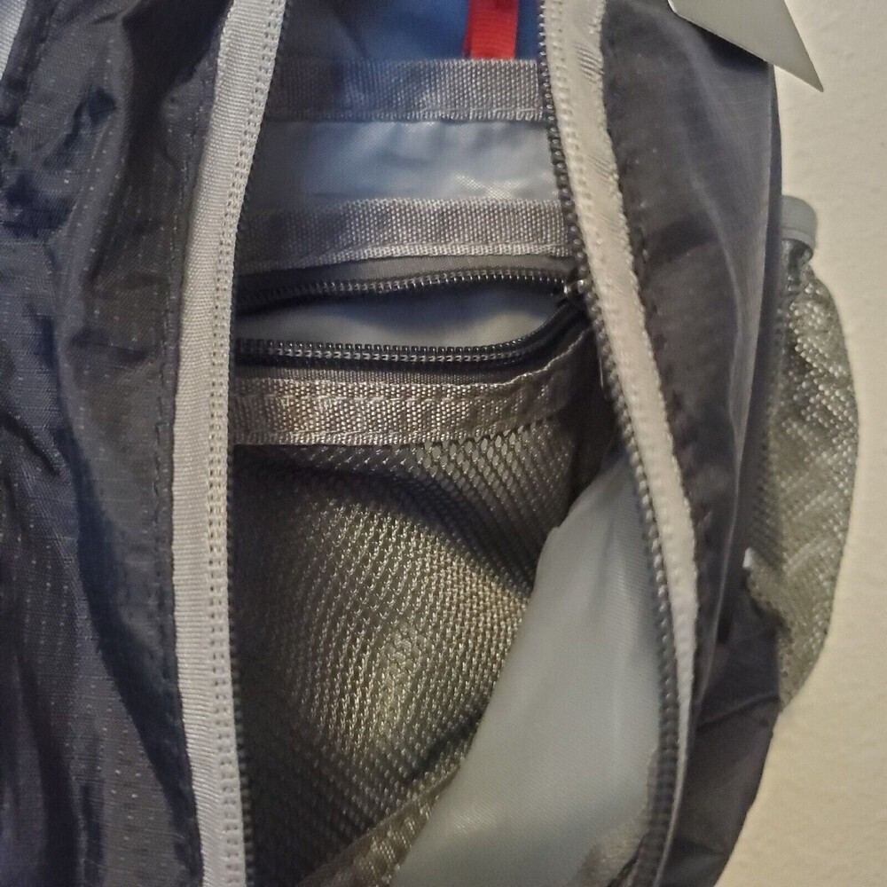 Waterfly Sling Pack - Black Gray Adjustable Strap Pockets Zippered NWT - Picture 12 of 16